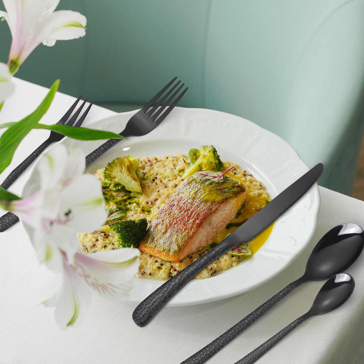 Stylish Hammered Handle Cutlery Set