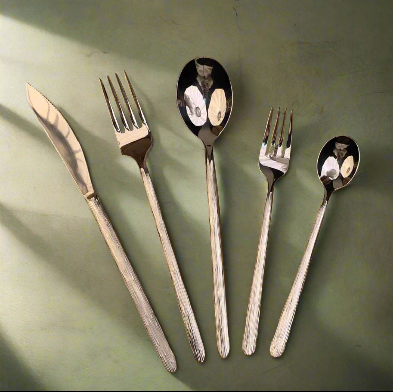 Lolla Tree Pattern Handle Cutlery Set